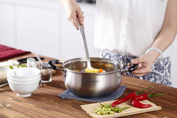 Stainless-Steel Casserole Pot with Glass Lid 22cm O405