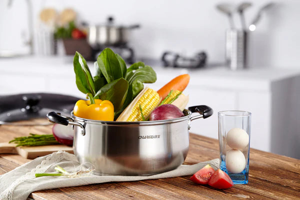 Stainless-Steel Casserole Pot with Glass Lid 22cm O405