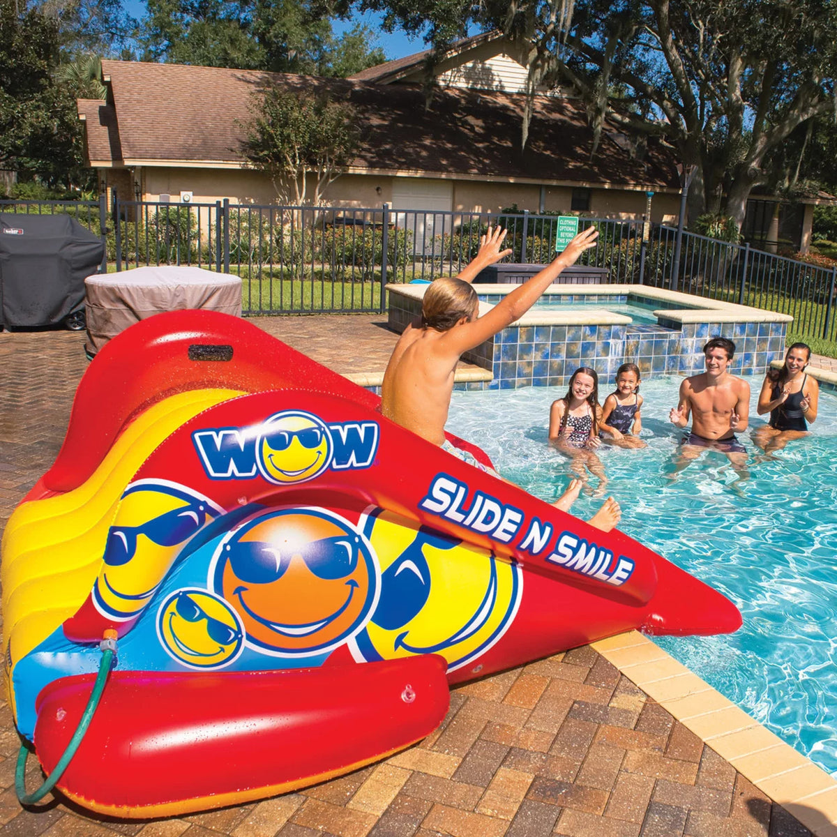 Inflatable Pool Slide with Sprinklers B913