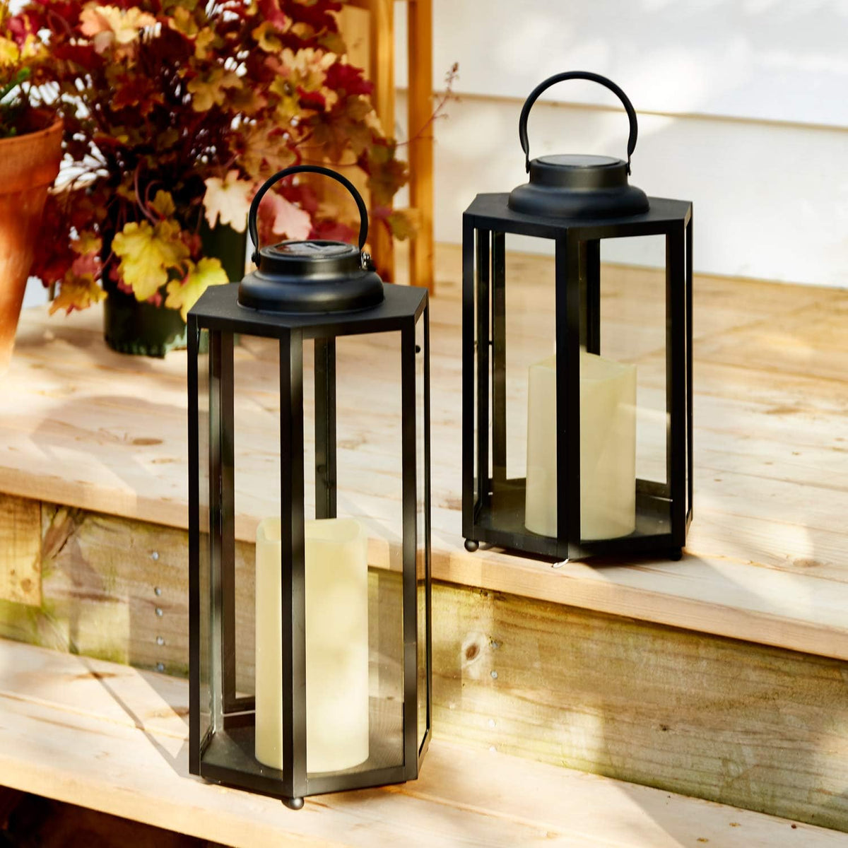 14 Inch Black Metal Glass Waterproof Solar Outdoor Lantern Q401