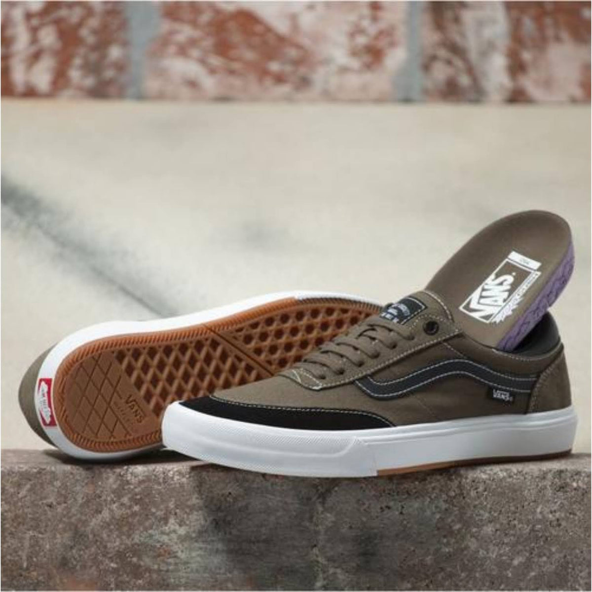 White Skate Shoes H479