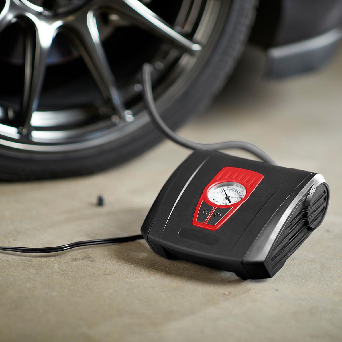 12V Portable Tire Inflator with LED Light V453083