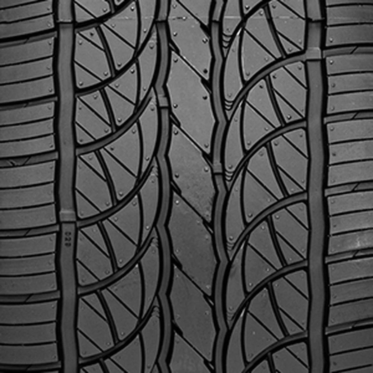 305/40R22 114V XL Light Truck Tire K348