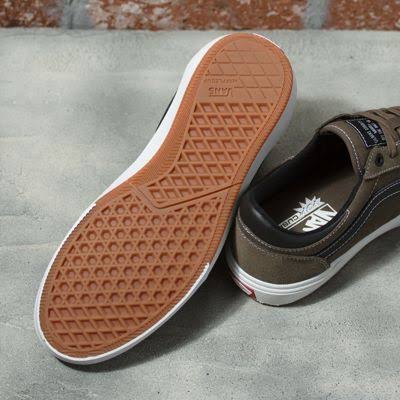 White Skate Shoes H479
