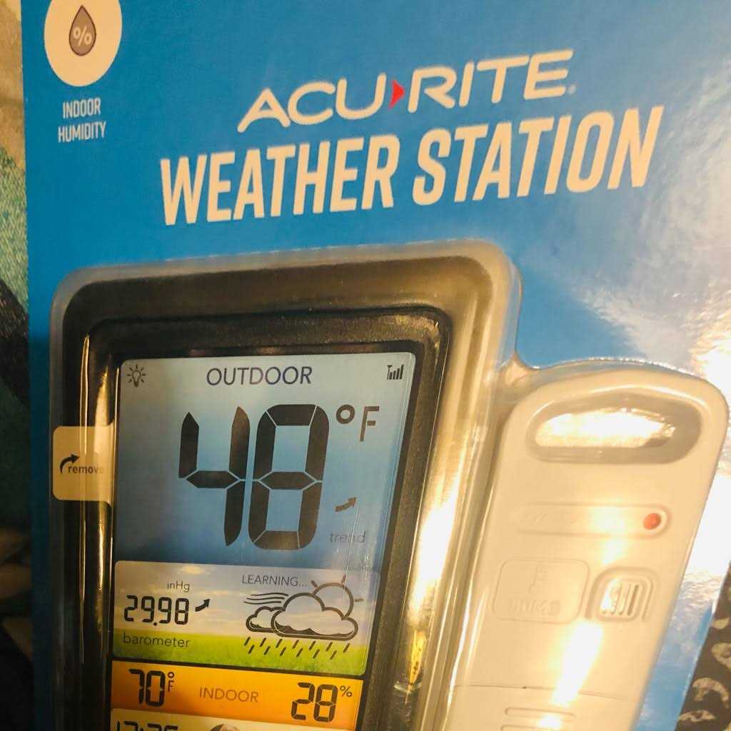 Wireless Color Forecaster with Temperature & Humidity O549