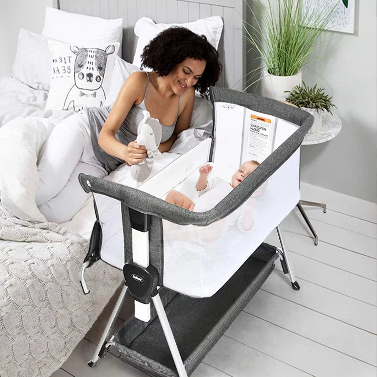 Baby Bassinet Bedside Crib with Storage Basket Y3320